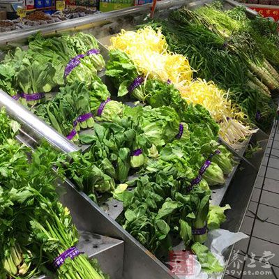 在飲食上盡量食用清淡的食物