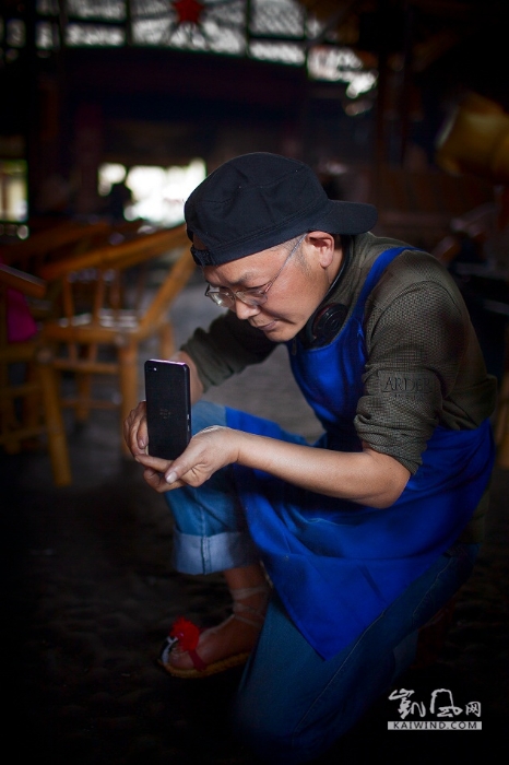 唉，騷擾信息，沒(méi)看頭，還不如我自己來(lái)找點(diǎn)樂(lè)呢?？?，我這一招一勢(shì)是不是很專(zhuān)業(yè)？