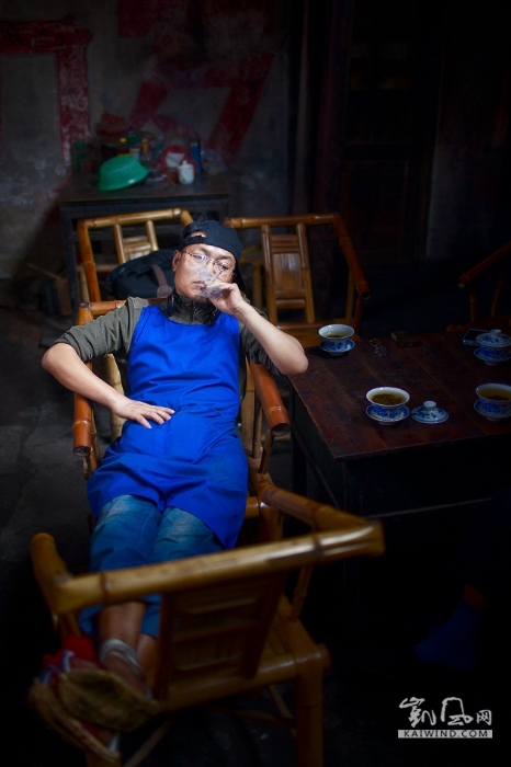 折騰了好大一會(huì)兒，累了。還是休息下，等會(huì)兒再去摻茶