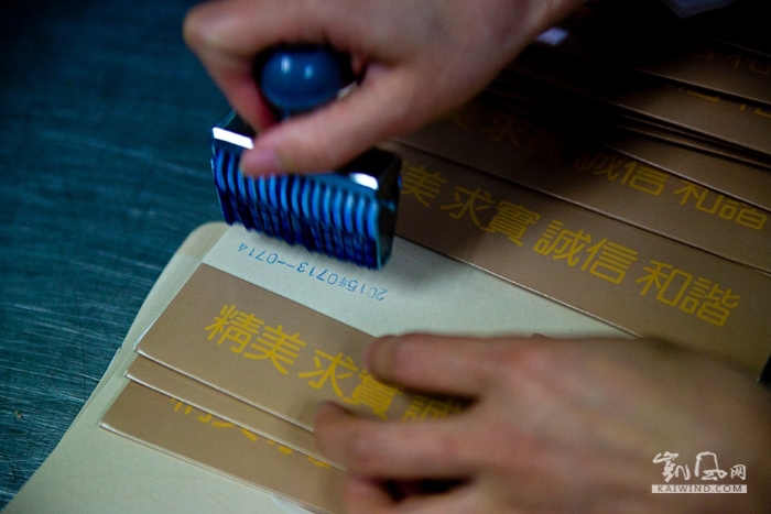 在此過程中，生產(chǎn)操作全流程以冷鏈方式進(jìn)行