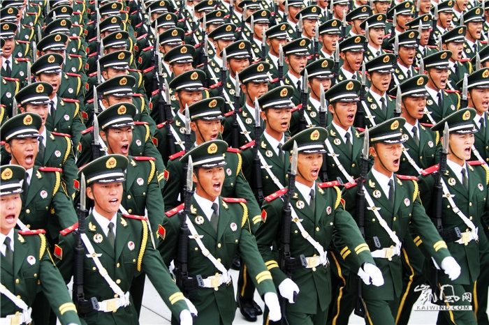 軍人好樣子 裝備大氣場