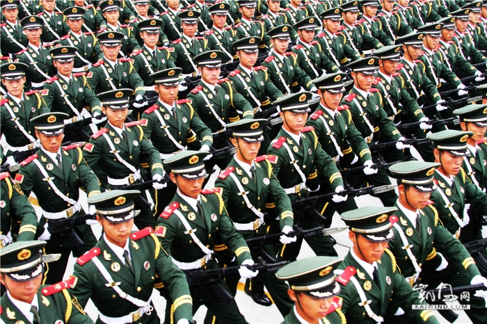 軍人好樣子 裝備大氣場