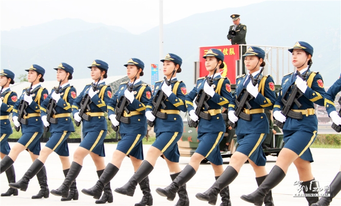 軍人好樣子 裝備大氣場