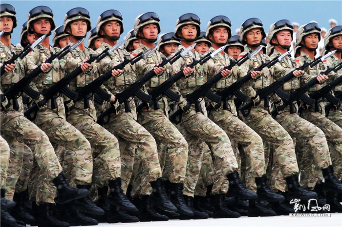 軍人好樣子 裝備大氣場