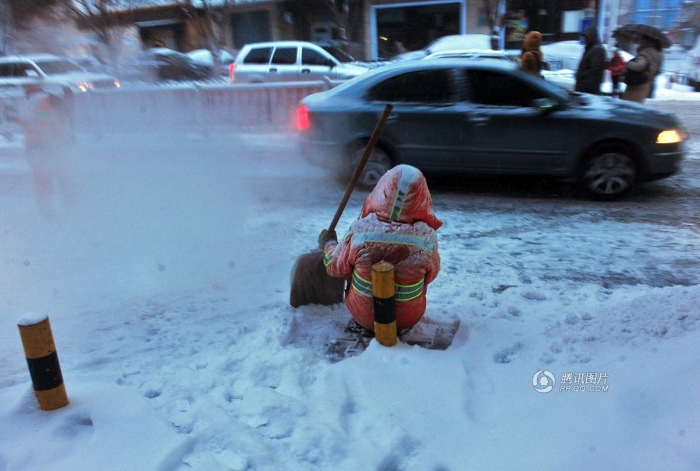烏魯木齊遭遇罕見暴雪火鍋店停業(yè)宴請環(huán)衛(wèi)工