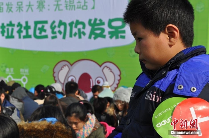 無錫辦發(fā)呆大賽市民靜坐比“呆”