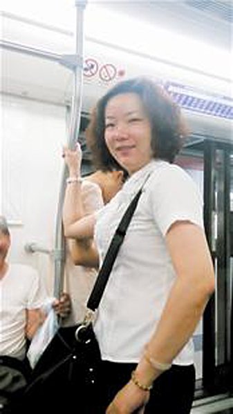 武漢69歲老太半年拍下59張讓座人笑臉