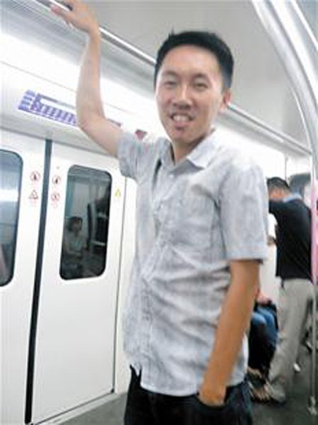 武漢69歲老太半年拍下59張讓座人笑臉