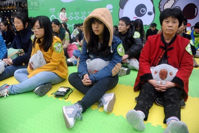 成都舉行國內首個“發(fā)呆大賽”200人同時放空