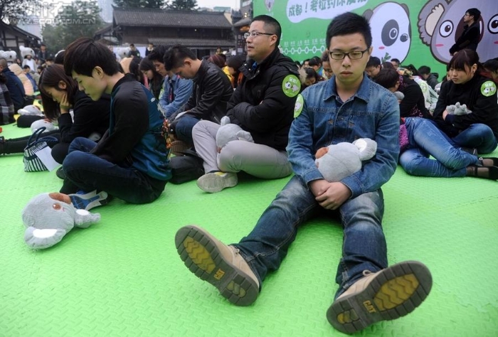 成都舉行國內首個“發(fā)呆大賽”200人同時放空