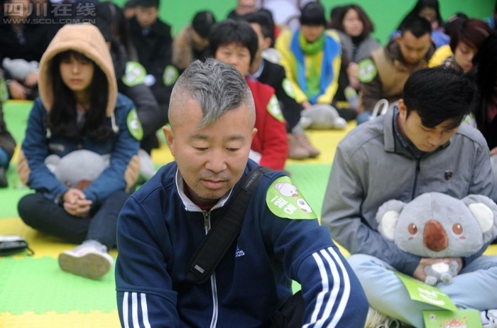 成都舉行國內首個“發(fā)呆大賽”200人同時放空