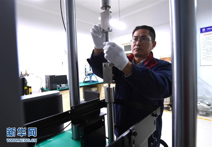 （新華全媒頭條·航科集團(tuán)42所掃描·圖文互動(dòng)）（1）“燃燒”激情，托舉起大國(guó)長(zhǎng)劍——記中國(guó)航天科技集團(tuán)四院42所科研團(tuán)隊(duì)