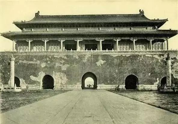 天安門廣場(chǎng)罕見(jiàn)老照片：你見(jiàn)過(guò)老北京城被拆除以前的樣子嗎