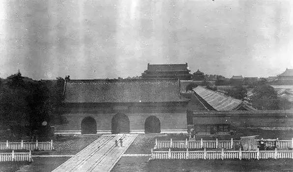 天安門廣場(chǎng)罕見(jiàn)老照片：你見(jiàn)過(guò)老北京城被拆除以前的樣子嗎