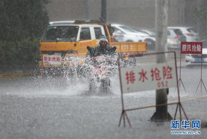 #（社會(huì)）（2）暴雨襲南京