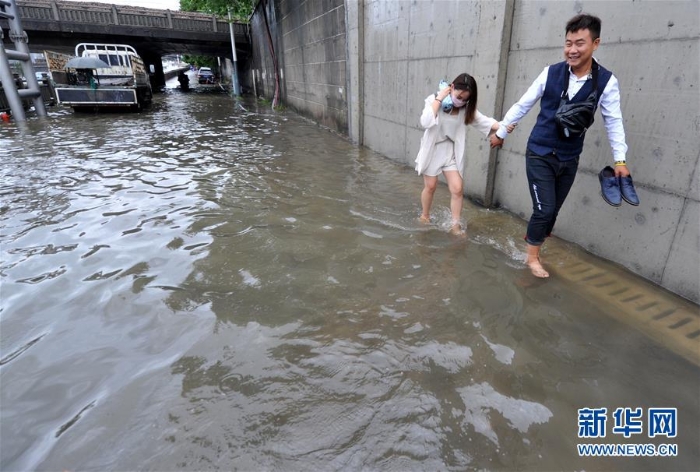 #（社會(huì)）（4）暴雨襲南京