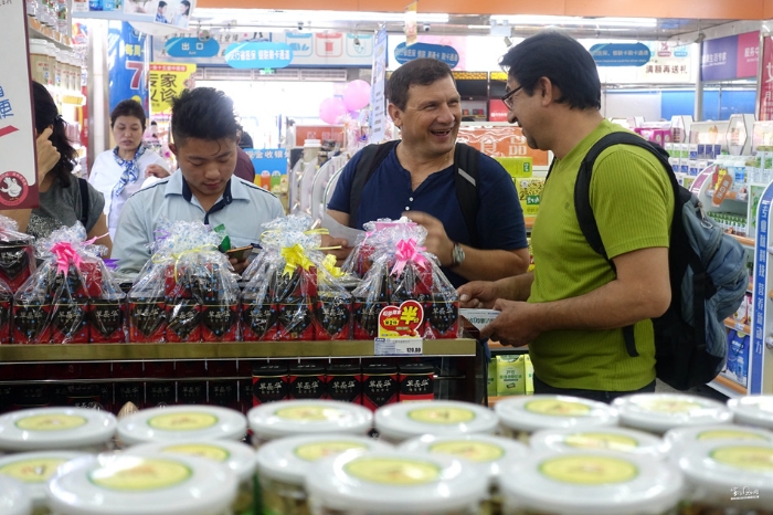 陜西西安：藥店老中醫(yī)迎來了外國人