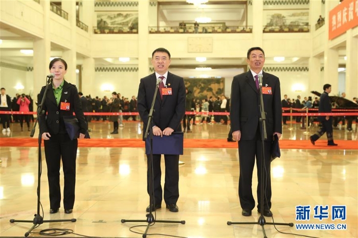 （十九大·黨代表通道）（22）采訪黨代表