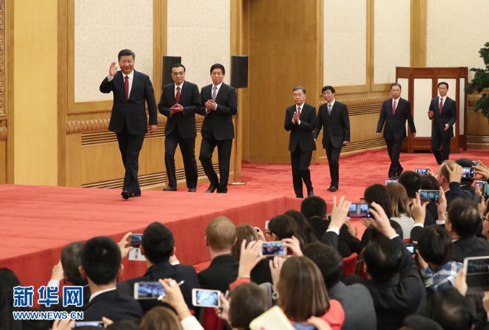 十九屆中央政治局常委同中外記者見面
