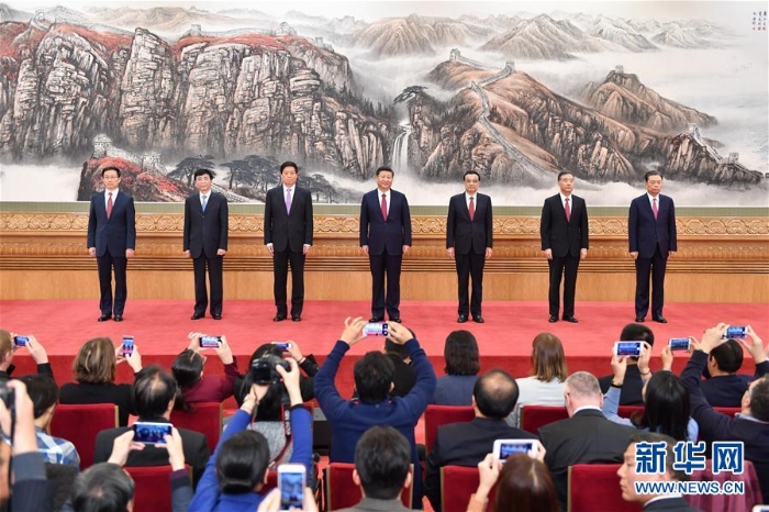 （十九大·XHDW）（2）習(xí)近平等十九屆中央政治局常委與中外記者見面