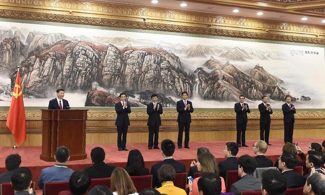 這24張高清照片，記錄了習(xí)近平總書記的十九大時(shí)光