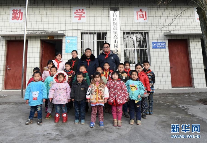 （圖片故事）（10）重慶：61歲教師堅(jiān)守鄉(xiāng)村小學(xué)40年