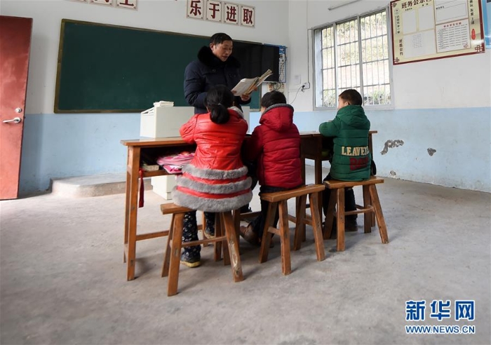 （圖片故事）（4）重慶：61歲教師堅(jiān)守鄉(xiāng)村小學(xué)40年