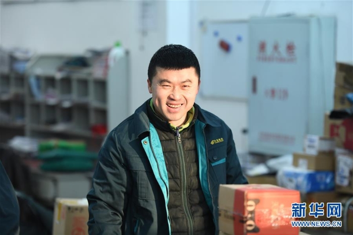 （社會(huì)）（1）投遞員于明寶：我用熱情戰(zhàn)嚴(yán)寒