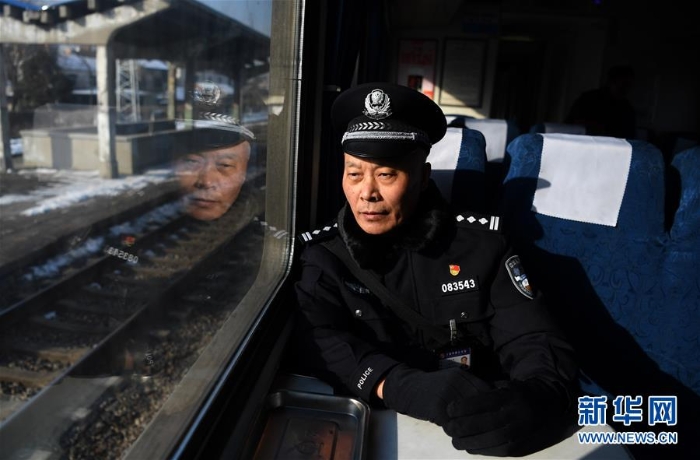 （新春走基層）（7）乘警老曹的“最后一次春運”