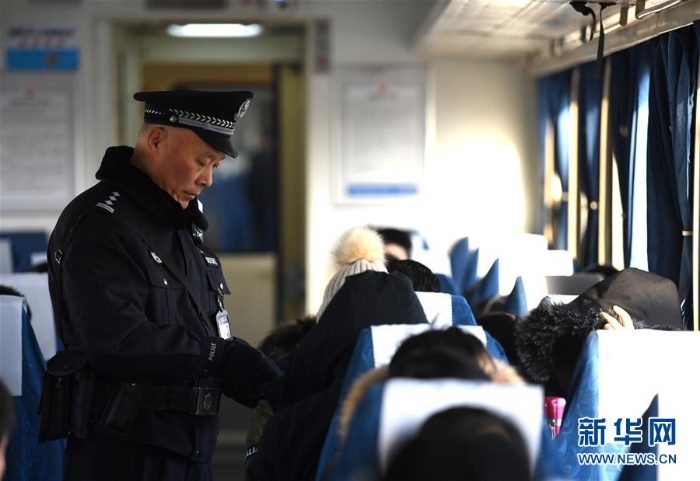 （新春走基層）（2）乘警老曹的“最后一次春運”