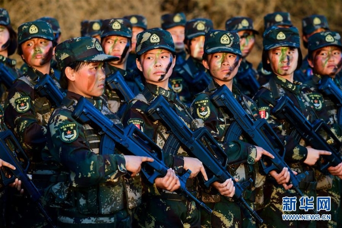 （圖文互動(dòng)）（2）陽光下演繹別樣芳華——陸軍第75集團(tuán)軍某特戰(zhàn)旅大學(xué)生女兵群體學(xué)習(xí)踐行黨的創(chuàng)新理論記事