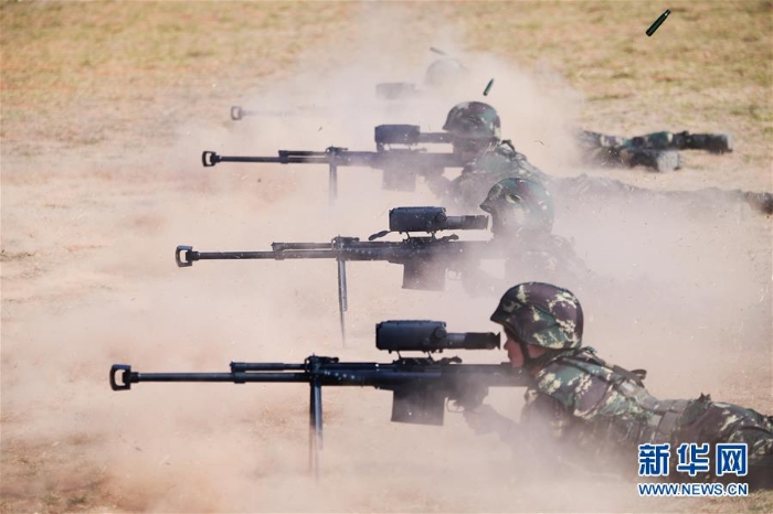 （圖文互動(dòng)）（3）陽光下演繹別樣芳華——陸軍第75集團(tuán)軍某特戰(zhàn)旅大學(xué)生女兵群體學(xué)習(xí)踐行黨的創(chuàng)新理論記事