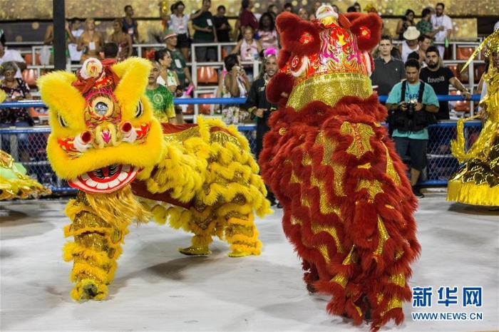 （新華全媒頭條·圖文互動(dòng)）（1）當(dāng)桑巴愛上中國(guó)紅　巴西狂歡節(jié)致敬中國(guó)年