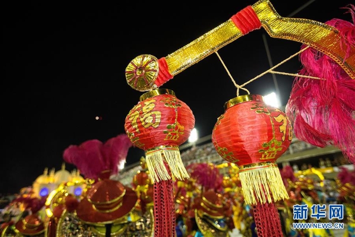 （新華全媒頭條·圖文互動(dòng)）（3）當(dāng)桑巴愛上中國(guó)紅　巴西狂歡節(jié)致敬中國(guó)年