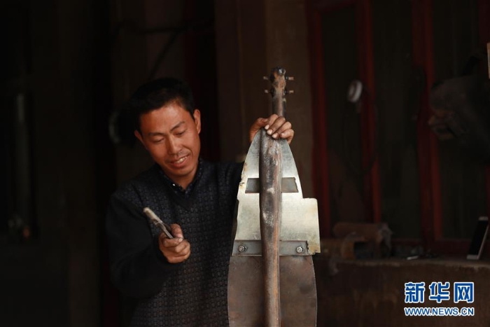#（社會(huì)）（1）趕制犁頭備春耕