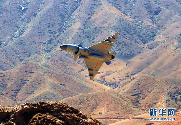 （圖文互動(dòng)）（1）中國(guó)空軍殲－10Ｃ戰(zhàn)機(jī)擔(dān)負(fù)戰(zhàn)斗值班任務(wù)
