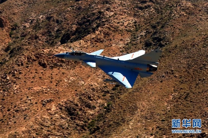 （圖文互動(dòng)）（2）中國(guó)空軍殲－10Ｃ戰(zhàn)機(jī)擔(dān)負(fù)戰(zhàn)斗值班任務(wù)