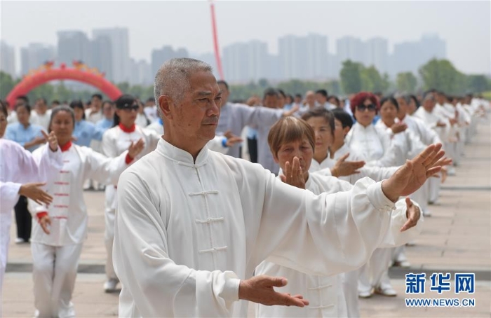 （體育）（3）全民健身——萬(wàn)人太極同健身