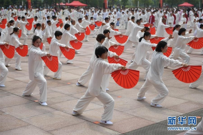 （體育）（5）全民健身——萬(wàn)人太極同健身