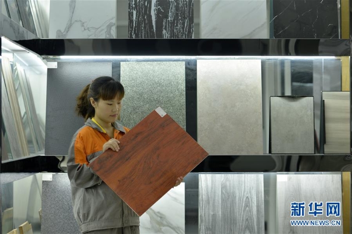 #（經(jīng)濟(jì)）（1）河北沙河：研發(fā)藝術(shù)玻璃產(chǎn)品促產(chǎn)業(yè)再升級