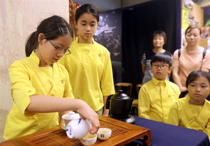 （XHDW·圖文互動(dòng)）（3）香江茶人茶事：茶香傳遞中華情