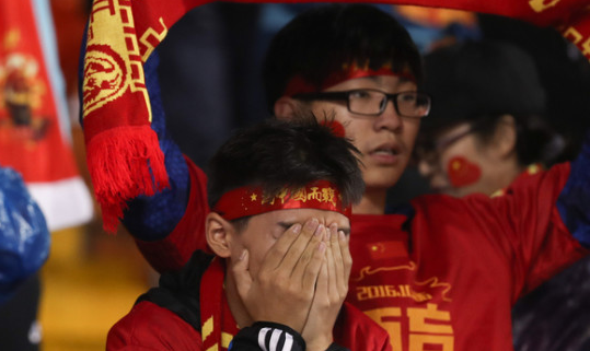 人民日?qǐng)?bào)：輸球黯然神傷，中國(guó)球迷保重