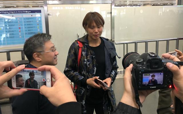 曾春蕾留洋前夜意外摔碎手機 粉絲：碎碎平安