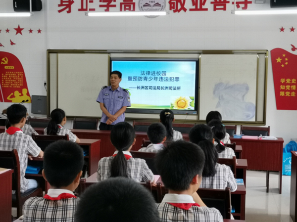 （刪去梧州市市稿中兩張圖片中間的文字）廣西各地開(kāi)展“六一”反邪教宣傳活動(dòng)1673