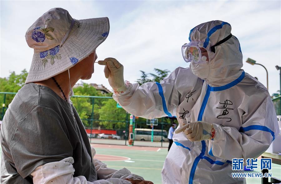 (聚焦疫情防控·圖文互動)(6)北京14日核酸檢測超7萬人 部分社區(qū)實施封閉管理