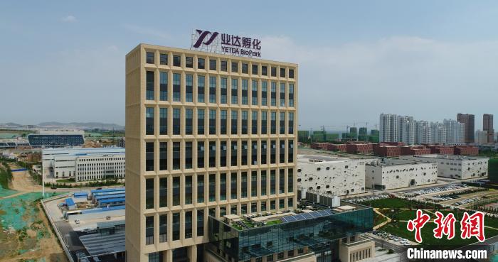 近年來(lái)，生物醫(yī)藥產(chǎn)業(yè)成為煙臺(tái)重點(diǎn)打造的戰(zhàn)略性新興產(chǎn)業(yè)。　韓碩 攝