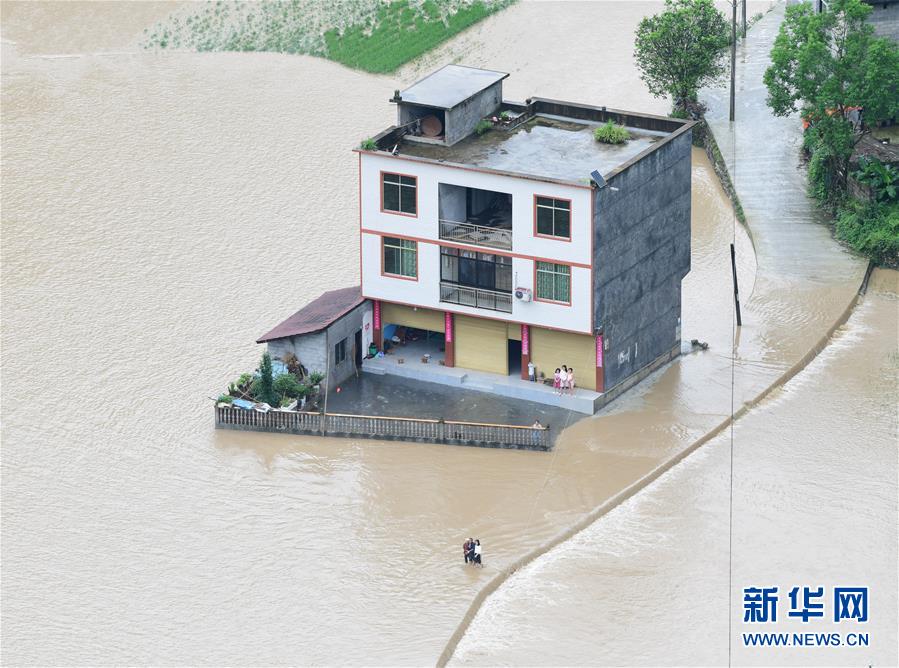 (鏡觀中國(guó)·新華社國(guó)內(nèi)照片一周精選)(10)酉陽(yáng)暴雨