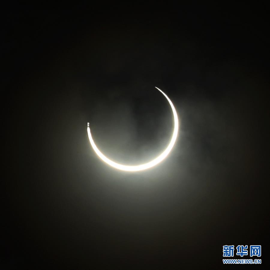(社會)(9)/“夏至日/”迎/“日環(huán)食/”