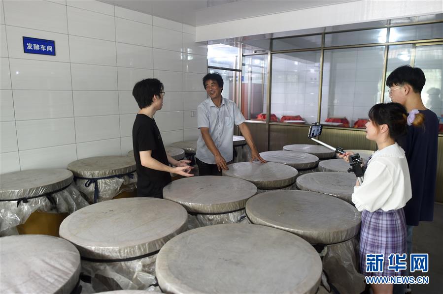 （圖片故事）（8）大學生創(chuàng)業(yè)團隊助農(nóng)記