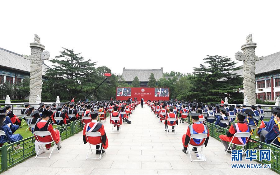 （教育）（1）北京大學(xué)舉行2020年畢業(yè)典禮